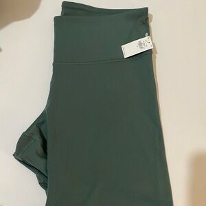 New XL Old Navy Women’s High-Waisted Biker Shorts